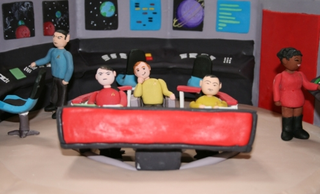 Illustration for article titled Star Trek Cake Upsets Nerds